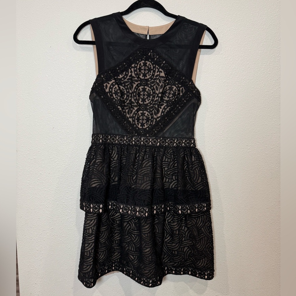 BCBG MAXAZRIA “Joselyn” Black Lace Mesh Cocktail Dress Size 6 NWT $368 - Picture 2 of 15